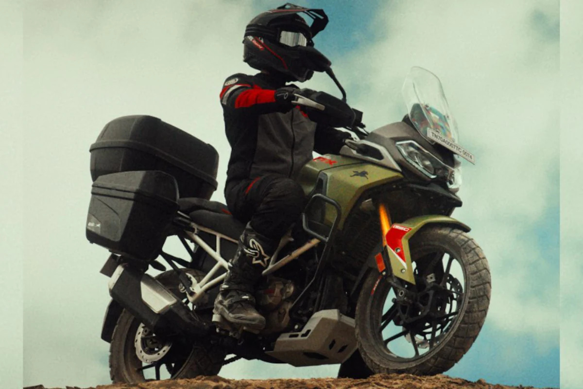 TVS Apache RTX 300 vs KTM 250 Adventure